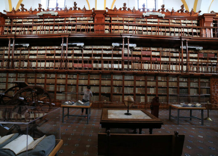 robo-biblioteca