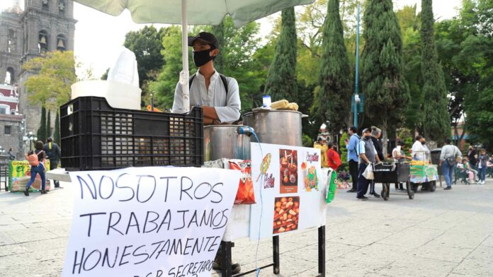 Lalo-Rivera El Zócalo, El Parián, la Catedral, avenida Reforma y la 5 de mayo son destinados al turismo y al disfrute de la ciudadanía, dijo Lalo Rivera.
