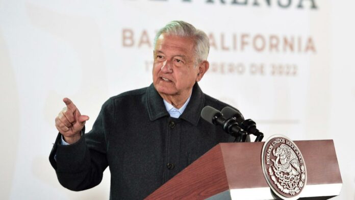 AMLO Reporteros protestaron frente al presidente Andrés Manuel López Obrador (AMLO) ante la violencia contra periodistas en todo el país. Foto: Es Imagen