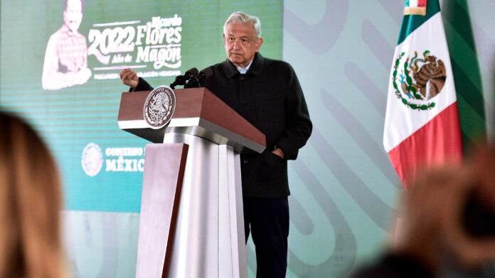 AMLO AMLO dijo que ya presentía la respuesta negativa del INA, porque esa actitud la mantiene desde que se fundó.