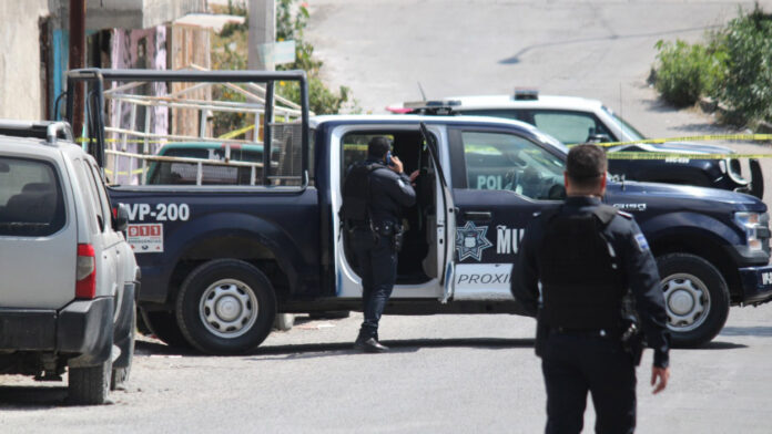 cadaver Por la mañana del lunes vecinos de las calles Puebla y Acayucan encontraron un cadáver embolsado en un contenedor de basura.