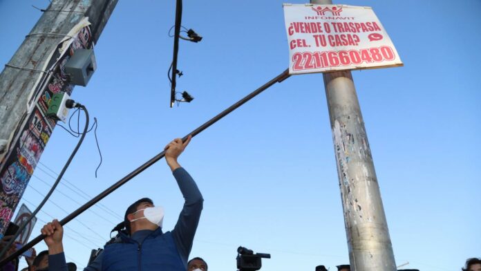 multas Las multas por colocar pendones en infraestructura y negocios de Puebla van de los 950 a los 450 mil pesos. Foto: Es Imagen