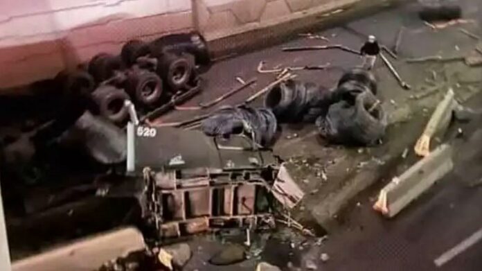 trailer El conductor del tráiler resultó lesionado tras el accidente y fue atendido por paramédicos de la Cruz Roja Mexicana. Foto: Especial