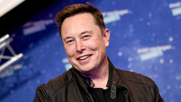 Elon Elon Musk posee actualmente casi 73 millones y medio de acciones de la compañía de mensajería, cuyo valor asciende a 2 mil 890 mdd.