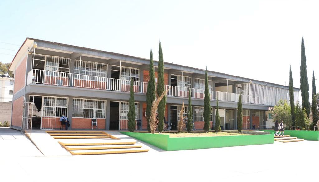 SEP entrega clave de trabajo a escuela “Carmen Serdán” en Puebla